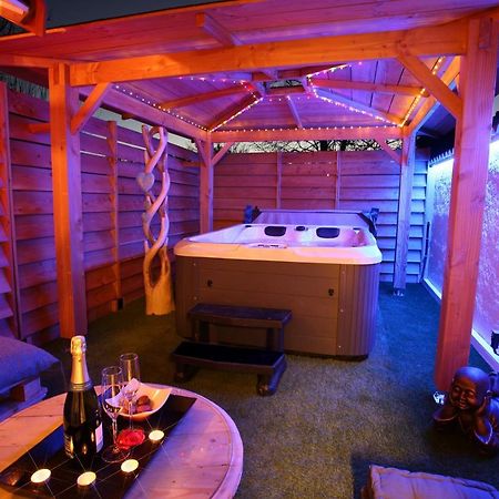 Lovina Chambre De Charme Avec Jaccuzi Velaux Ngoại thất bức ảnh