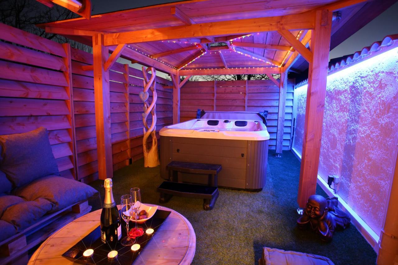 Lovina Chambre De Charme Avec Jaccuzi Velaux Ngoại thất bức ảnh