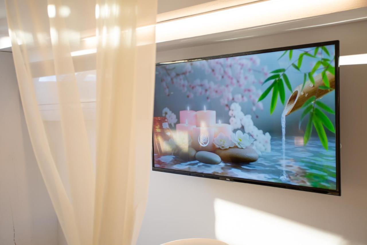 Lovina Chambre De Charme Avec Jaccuzi Velaux Ngoại thất bức ảnh